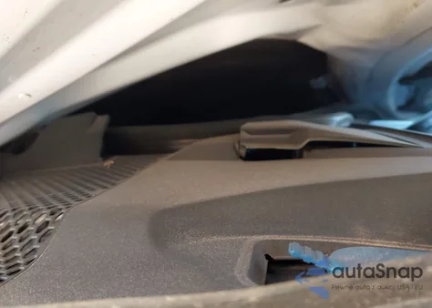 2019 Mercedes-Benz C 300 z USA, uszkodzony, nr VIN WDDWF8DB8KR483163